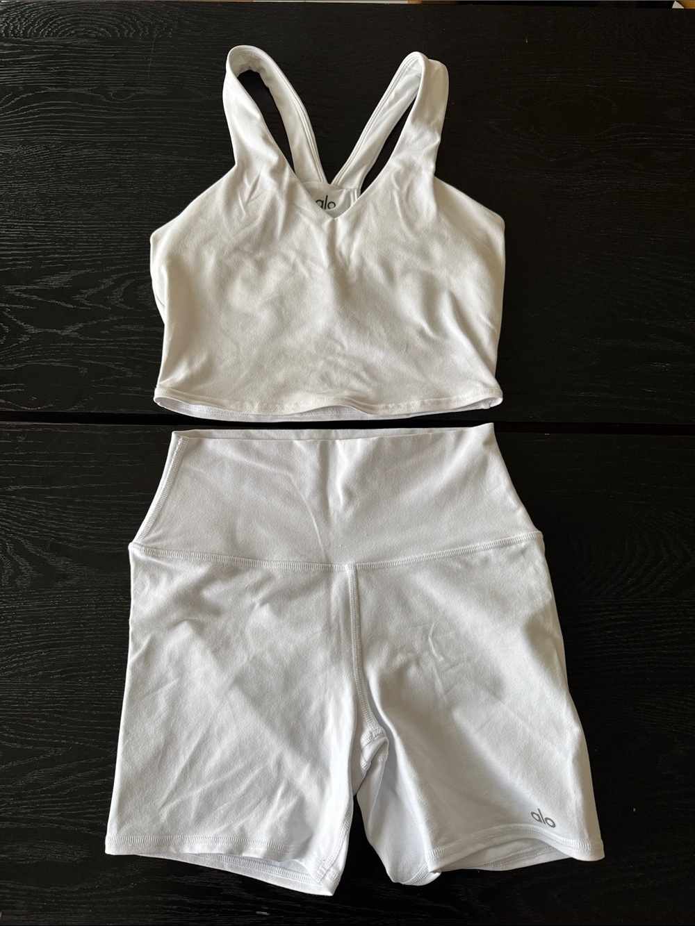 ALO Yoga White V‑Neck Sports Bra & High‑Waist Bike Shorts NEW size Small - Picture 1 of 5